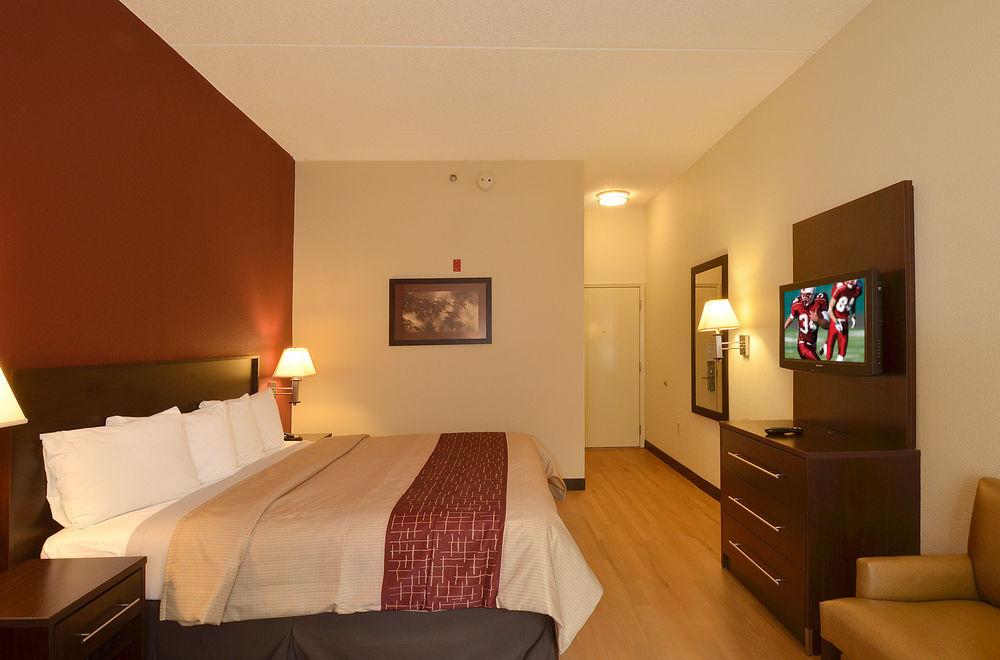 Hotel Red Roof Plus+ - Phoenix Airport Tempe